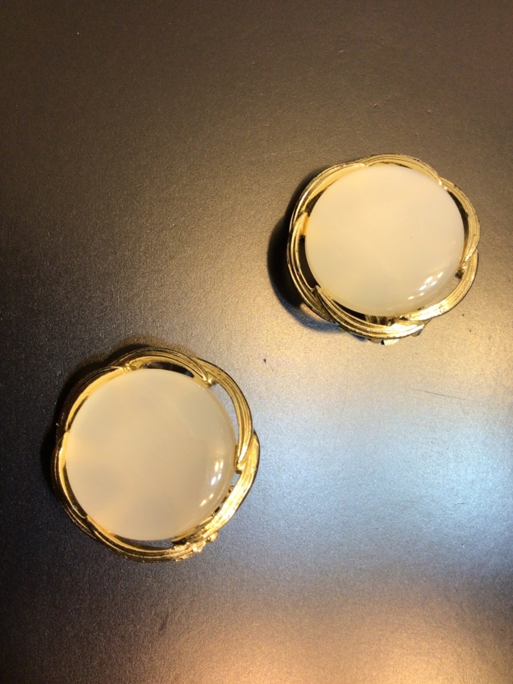 Vintage 60s Lisner Round Gold-Tone Thermoset Pearlized Cabochon Clipon Earrings